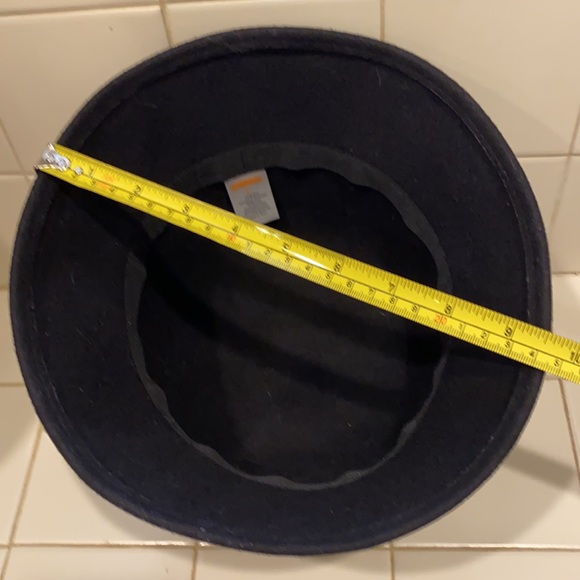 Gymboree bell style wool hat - Picture 6 of 9